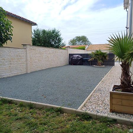 דירות Bessines L'Atelier D'Emilie מראה חיצוני תמונה